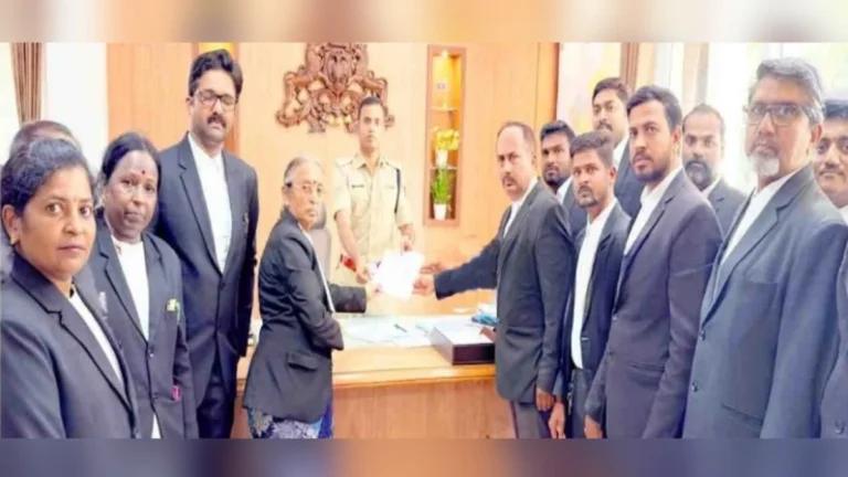 athanitil vakil marhan prakarni doshi polisancha nilambanachi magni