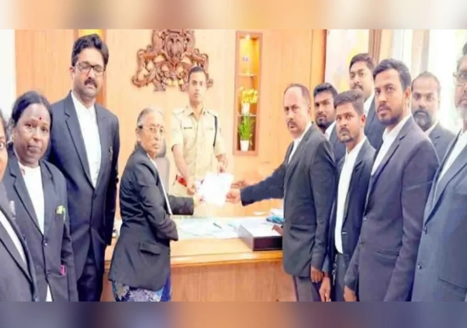 athanitil vakil marhan prakarni doshi polisancha nilambanachi magni