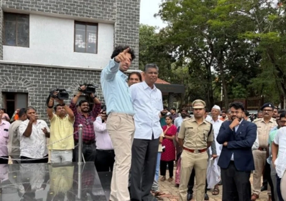 belgaav jilhadhikari karyalayachya vikaskamanchi mantri satish jarkiholinkadun pahani
