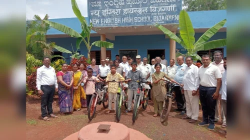 bijgarni highschoolmadhil hotkaru garju vidyarthyanna cycles vitaran