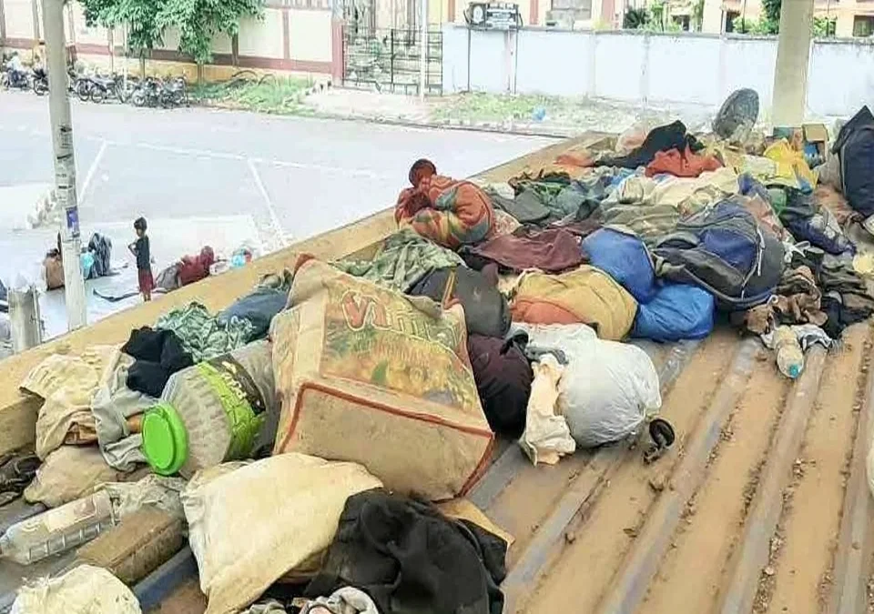 cantonmentmadhil sarvajanik thikananchya aswachchhatecha prashna airanivar