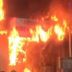 chikkoditil kapadyanchya dukanala aag