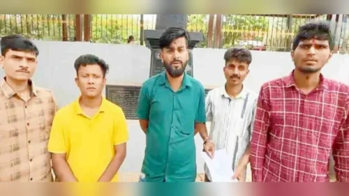 go rakshakanchya sutkechya magnyasathi jilhadhikari karyalayavar nidarshane