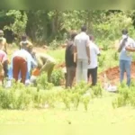 hukkeri talukyatil maji sainikachya mrutyuche gudh ukalale