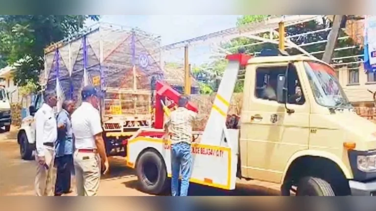 jilhadhikari karyalay parisarat no parkingmadhil vahananvar karvai
