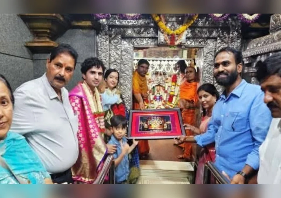 jilhadhikari mohammad roshan yanche sahkutumb yallamma devi darshan