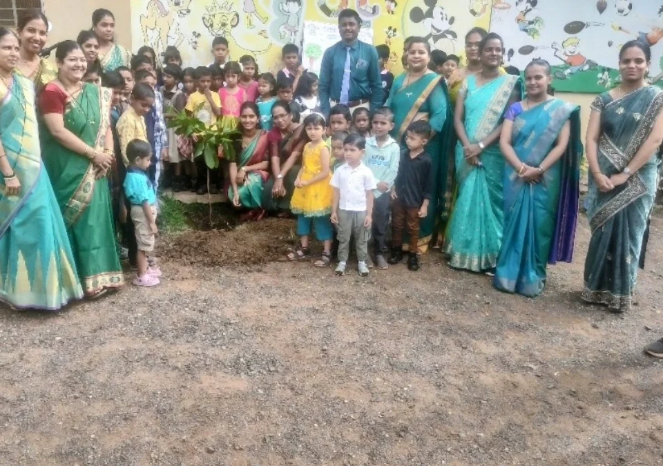 joshis central schoolmadhe van mahotsav sajra