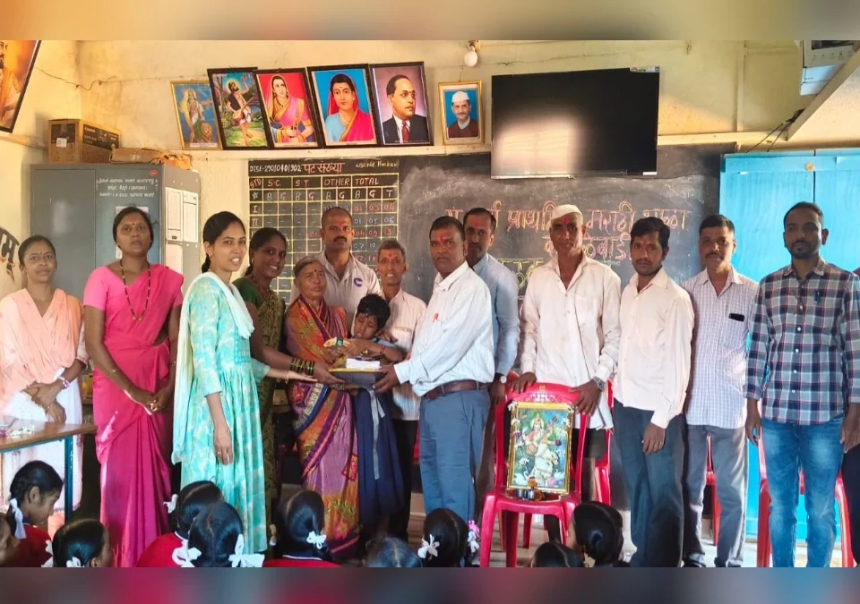 kavalewadi prathamik shalet divyang vidyarthinicha sanman