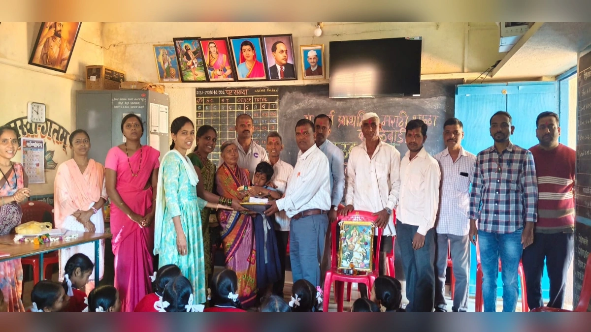 kavalewadi prathamik shalet divyang vidyarthinicha sanman