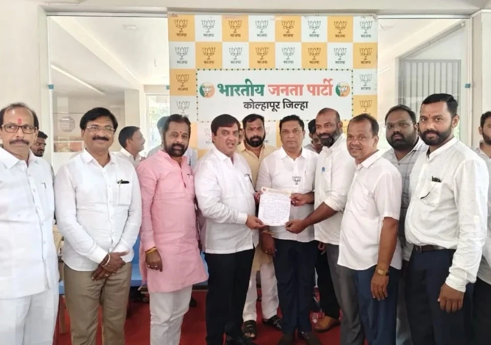 kendriya gruhmantri amit shaha yanchya bhetisathi khasdar dhananjay mahadik yanna nivedan