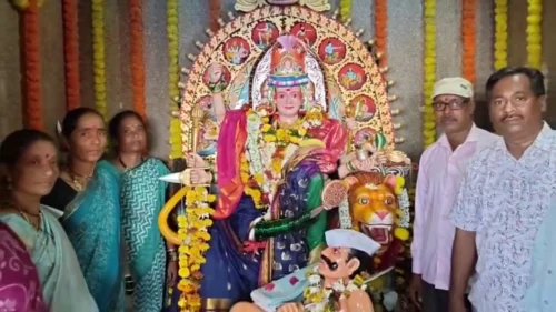 kudremanitil lohar bandhunkadun shri mahalakshmi devila sonyache ganthan arpan