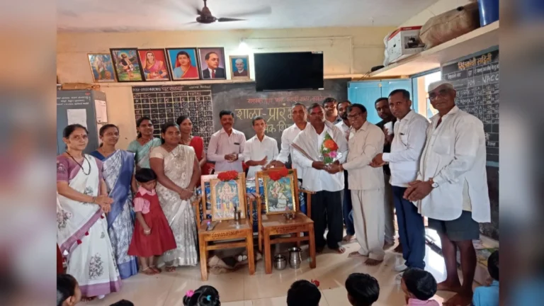 mahatma gandhi samajik sansthetarfe mukhyadhyapak avinash kamble yancha gaurav