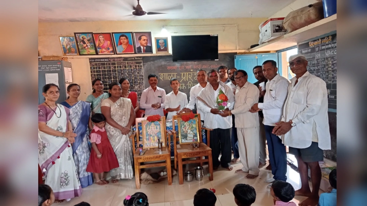 mahatma gandhi samajik sansthetarfe mukhyadhyapak avinash kamble yancha gaurav