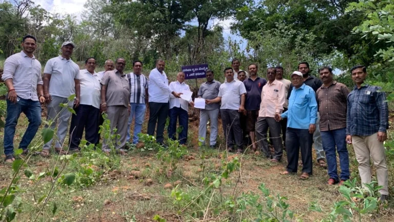 mannur gavchi jamin khrischan samajala denyas gramasthancha virodh