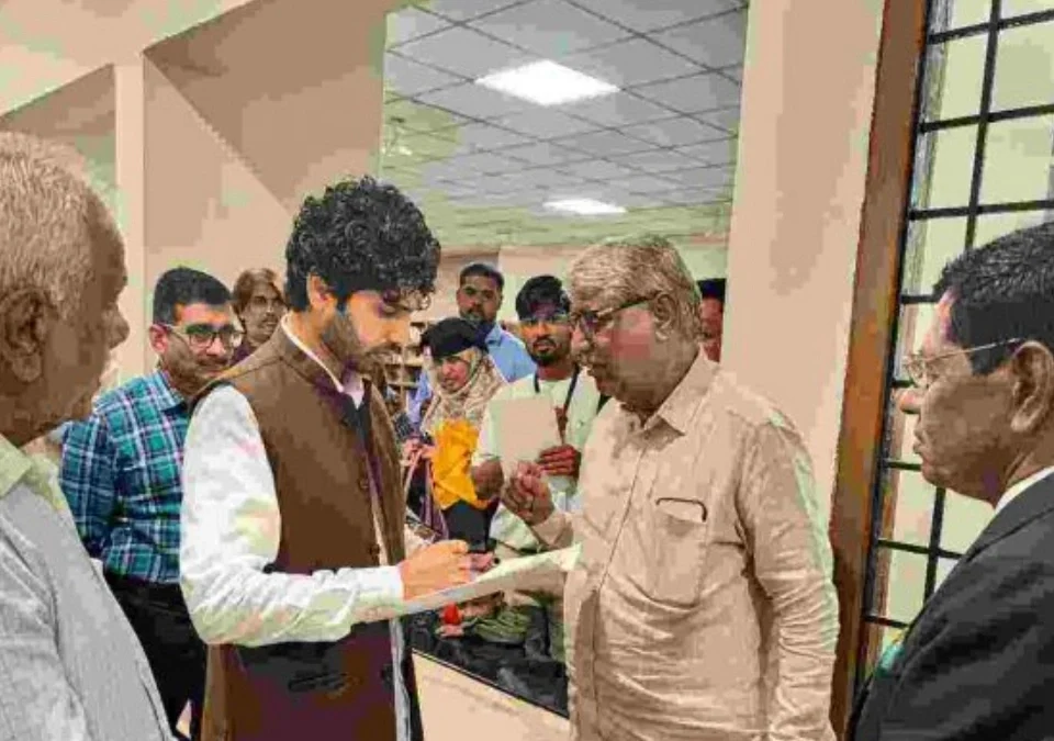 marathi paripatrak, phalakanchya magnyasathi jilhadhikaryanna punha nivedan