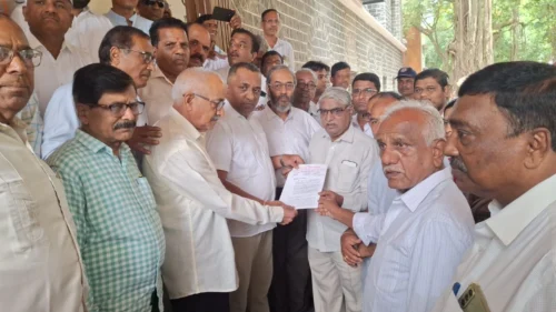 namaphalakanvaril bhasha vaparababat maharashtra ekikaran samitikadun ultimatum !