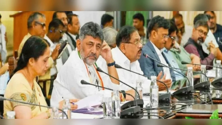 prashasakiy yantranela gati dya ; pralambit kame 25 divasant purn kara !