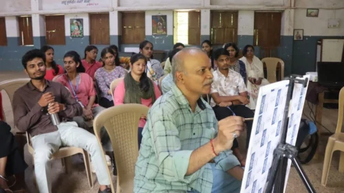 prasiddha chitrakar chandrashekhar rangnekar yanchya chitrakala karyashalela utsphurt pratisad