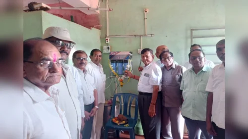 rashtrapita mahatma gandhi samajik sanstha kawalewaditarfe bijgarni highschoolla water filterchi bhet