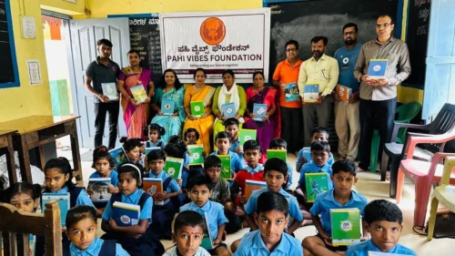 sadashivnagar yethil shasakiya shalet vidyarthyanna pustakanche vatap
