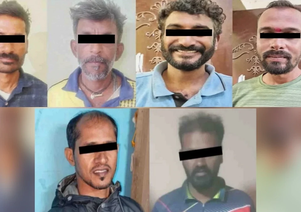 sarvajanik thikani madyaprashan karanaryanvar polisancha karvaicha badga