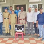 shahapur poliskadun 15.73 lakhanche sone japt ; aaropi atket