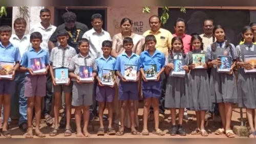 sulga (u.) yethil sarkari marathi shalet vidyarthyanna mofat vahyanche vatap