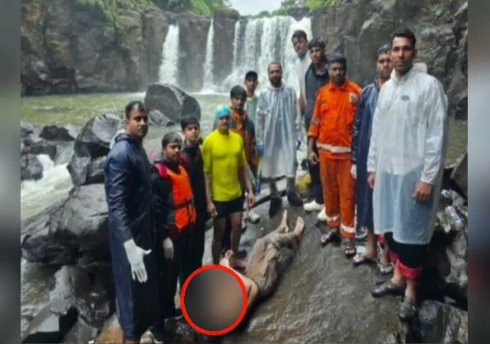 sural dhabdhabyat budalelya belgaavchya tarunacha mrutdeh sapadla