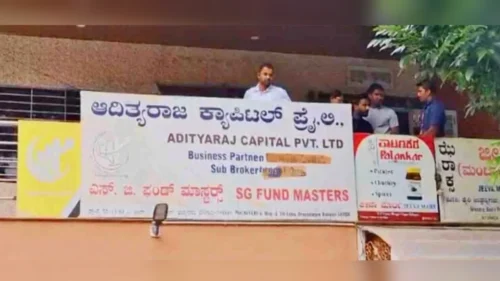 thevidar fasavnuk prakarni adityaraj capitalvar upvibhagiya adhikaryanchi dhad