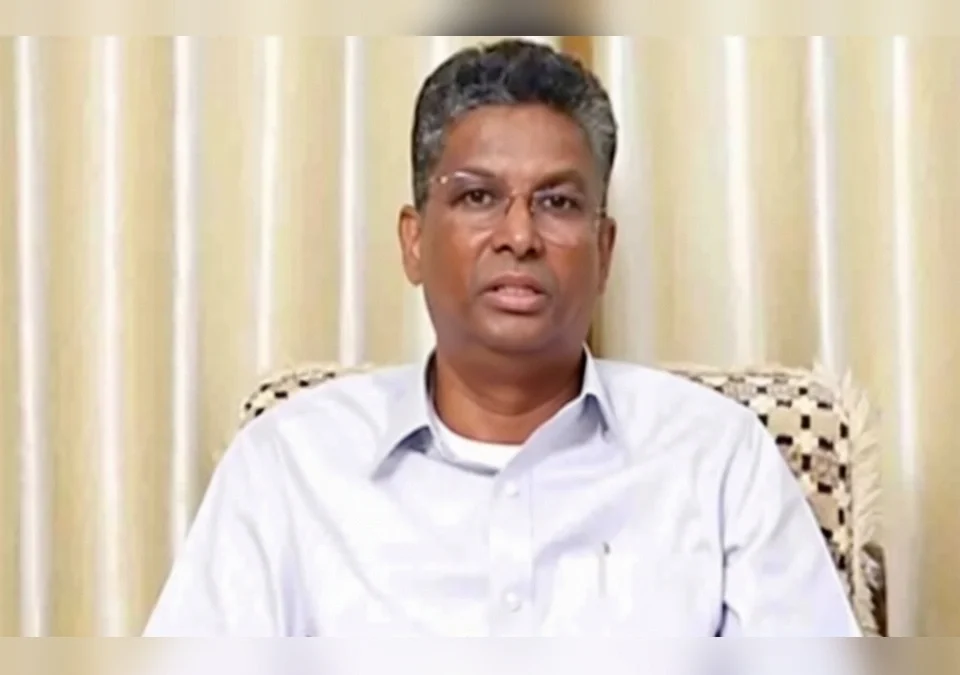 vikas he amche swapna ; siddaramaiah kadhihi ekate nahit