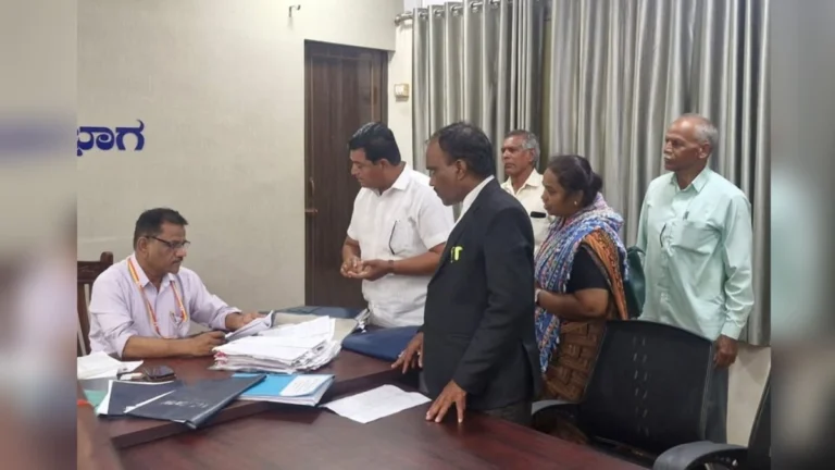 yellur hanmantagound nagarmadhye bus thambyachi magni