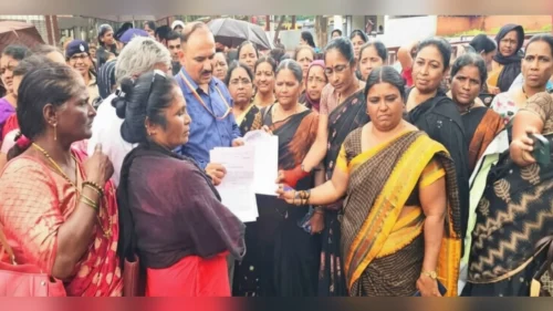 anganwadi karmacharyancha belgaavat bhavya morcha