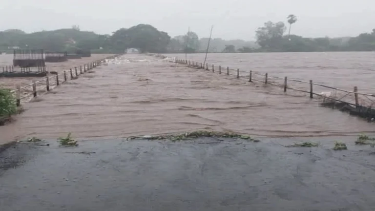 belgaav jilhyatil 16 gave samparkabaher 8 pool panyakhali