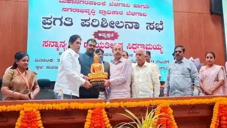 belgaavatil vikasakamanchya nagarvikas mantryankadun adhava