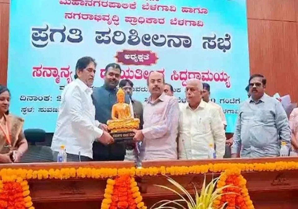 belgaavatil vikasakamanchya nagarvikas mantryankadun adhava