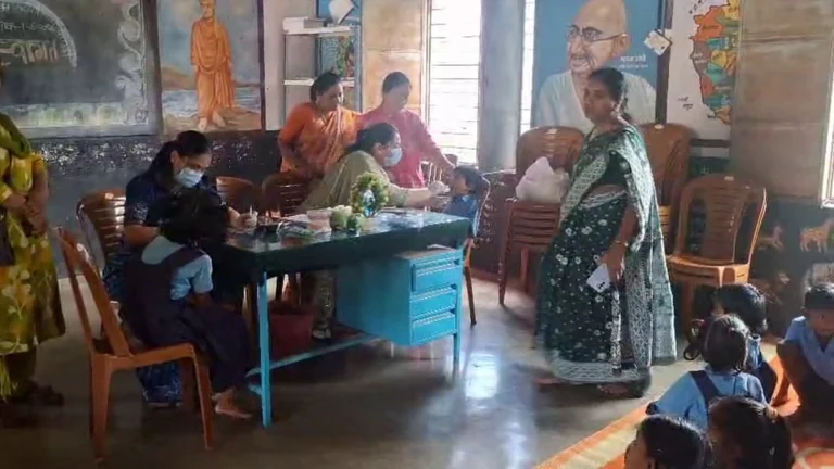 belgaavchya shasakiya shalantil vidyarthyansathi mofat dant tapasani shibir sampann (1)