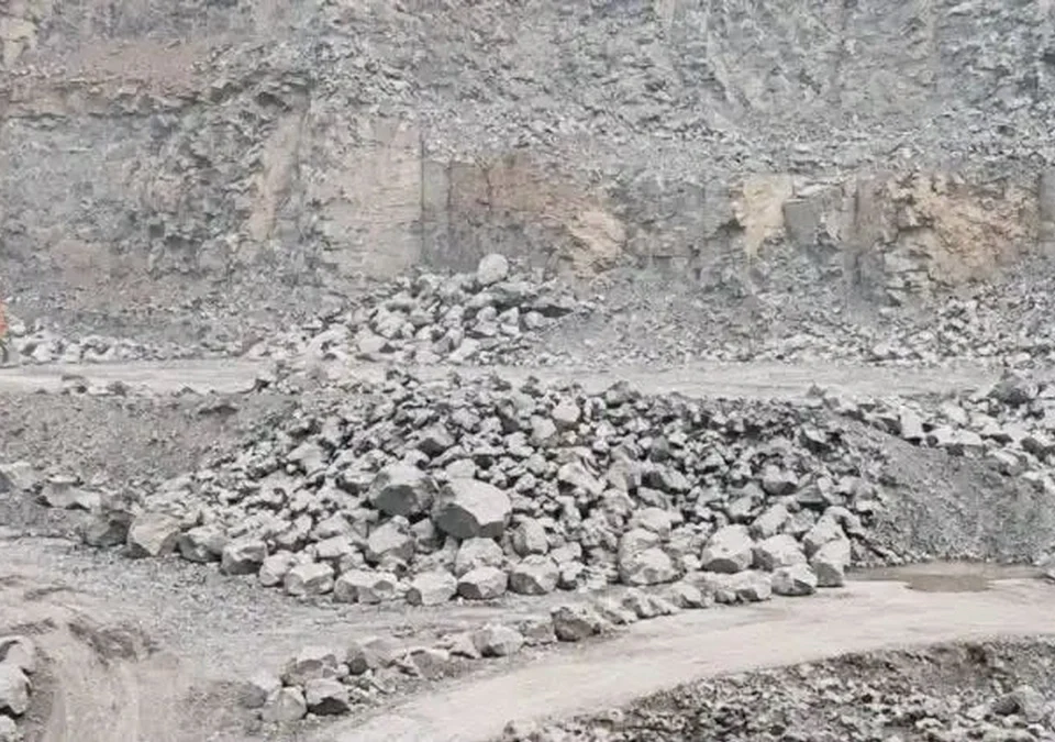 bengalurutil dagad khanit bhishan durghatana ; saat majuracha mrutyu