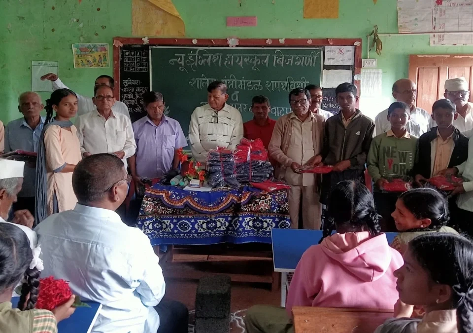bijgarni highschoolmadhil vidyarthyanna shaikshanik sahityache vatap