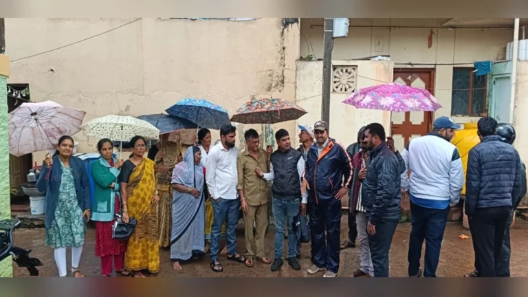 chavat gallitil nagrikanchya isharyane prashasanala jaag