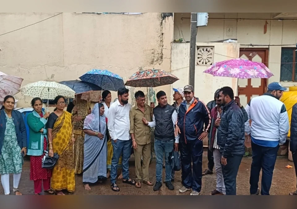 chavat gallitil nagrikanchya isharyane prashasanala jaag