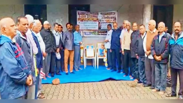 dirghakal pralambit magnyansathi belgaavat bsnl karmacharyanche dharane andolan
