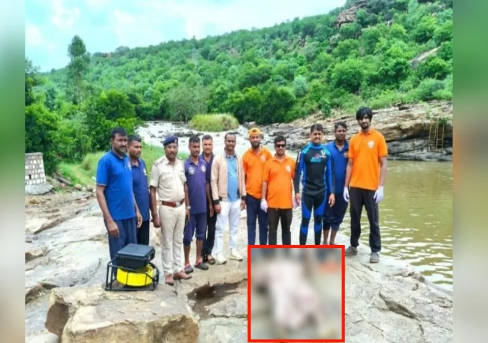 gokakmadhe panyat budalelya yuvakacha mrutdeh shodhnayat yash