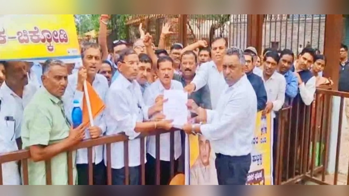 junya pension yojnesathi belgaavat shikshakanche andolan
