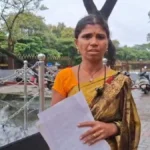 karagruhatil patiche aadhaarcard milavnyasathi mahilechi dhavpal