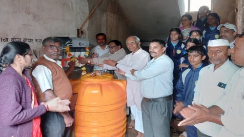 karle madhyamik vidyalayala water filterchi bhet