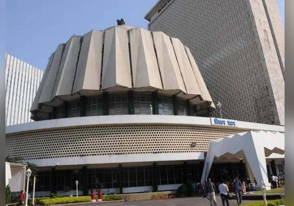 maharashtra-karnataka seemaprashni 8 julyla uchchadhikar samitichi baithak