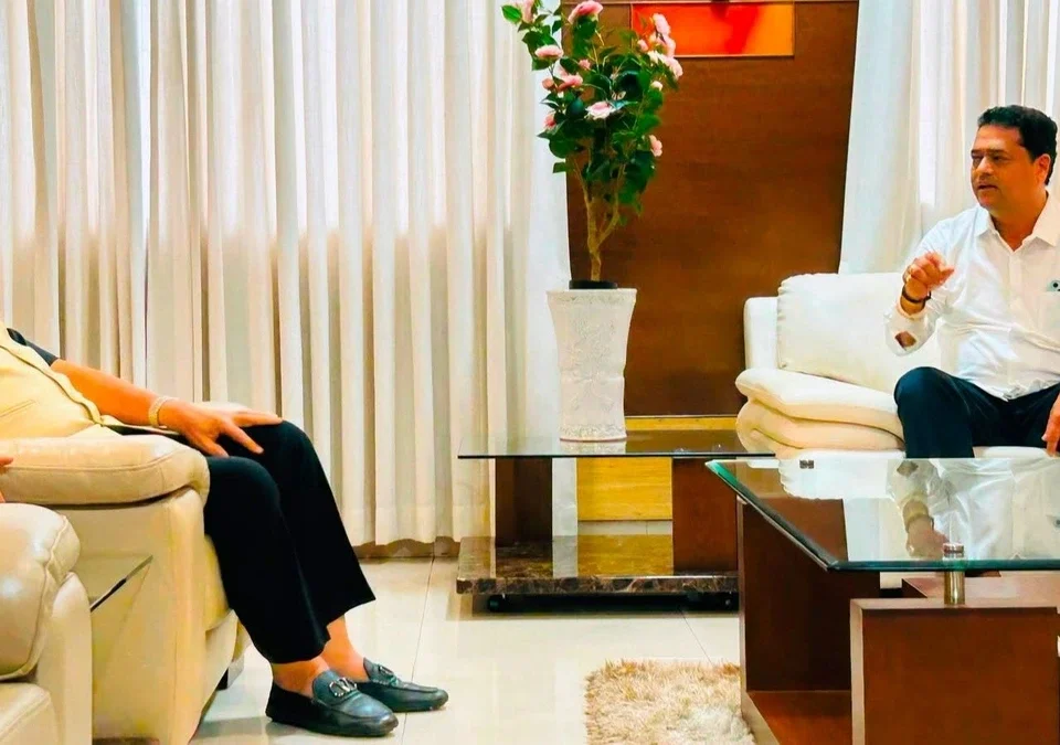 matdar yadi punarikshanatil samasyanbabat khasdar shetter yanchyashi kiran jadhav yanchi charcha