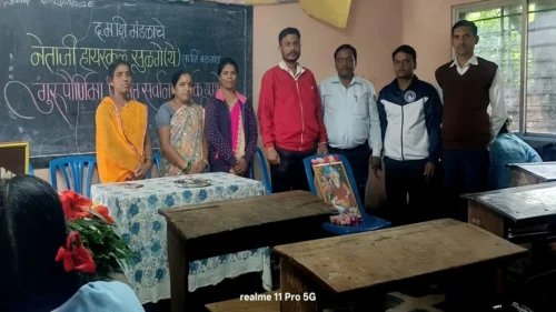 netaji highschool sulge (y.) yethe gurupaurnimenimitta guruvandan karyakram sajra