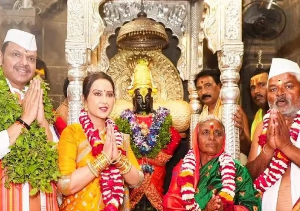 rajyat bharpur paus padu de ; shetkari samruddh hou de