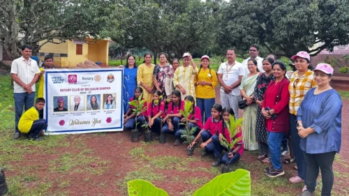 rotary club of belgaav darpantarfe kadoli shasakiya highschoolmadhe vruksharopan